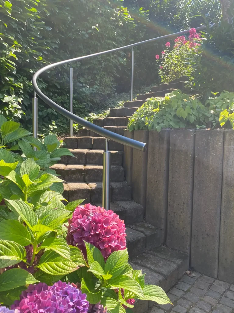 aussenhandlauf-edelstahl-blumen