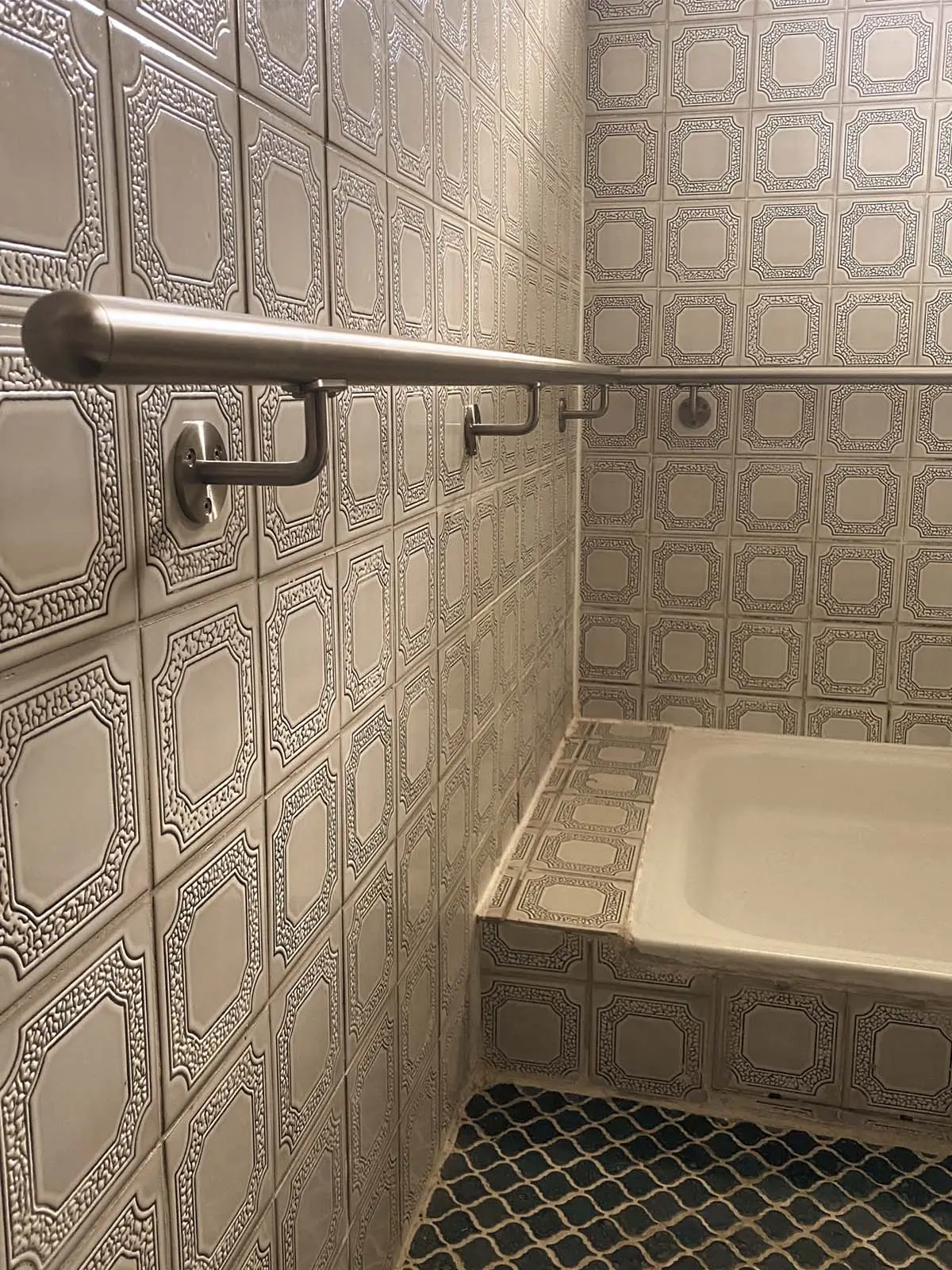 edelstahlhandlauf-bad